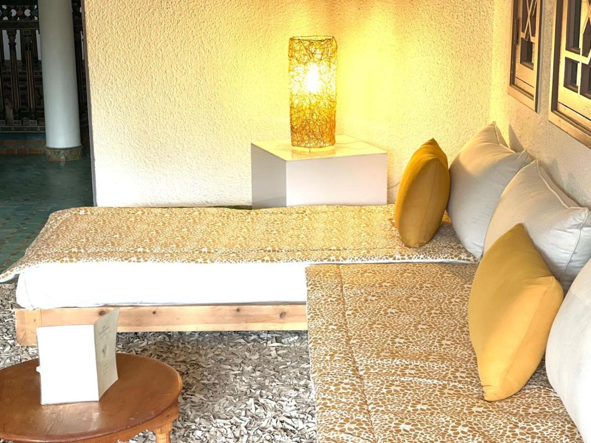 La Vie En Rose - Horses & Dogs House Bed & Breakfast